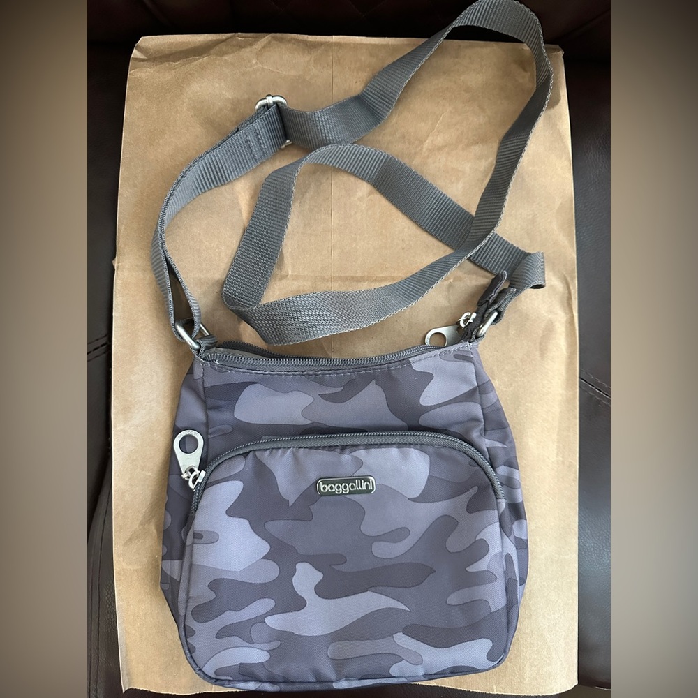 Baggallini Gray Camo Crossbody